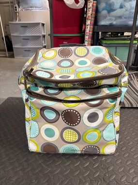 Thirty One rolling cooler with handles and wheels